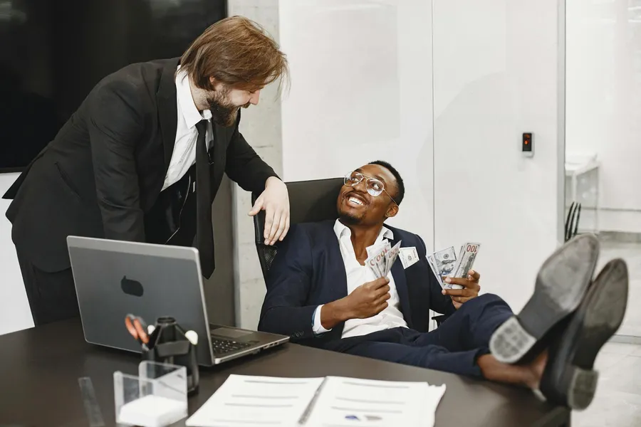 Wie kann ich meine Immobilieninvestitionen gegen Marktschwankungen absichern?